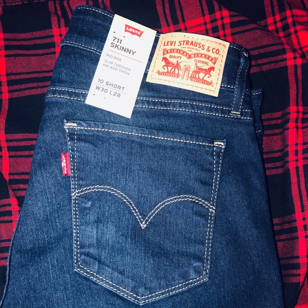 Women’s Levi’s 711